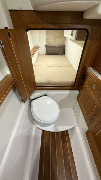 LYNDAH LOU  37ft Aspen Yacht For Sale