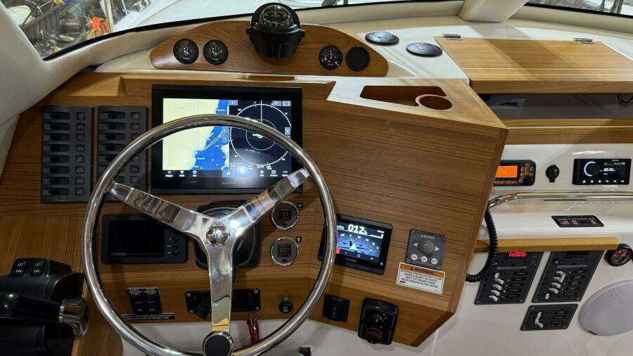 LYNDAH LOU  37ft Aspen Yacht For Sale