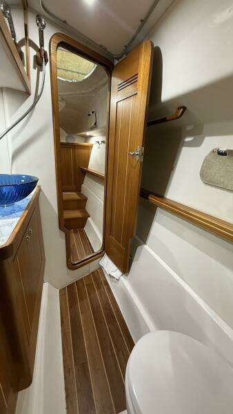 LYNDAH LOU  37ft Aspen Yacht For Sale