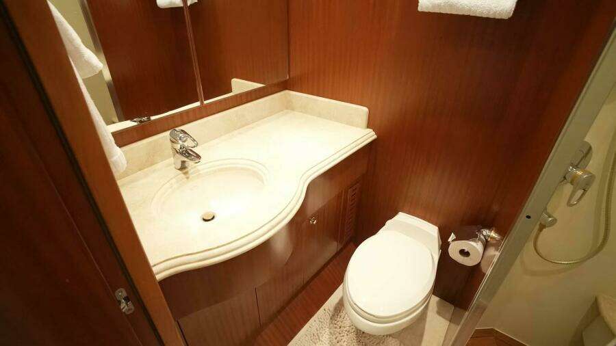 Guest Cabin 2 Ensuite Bathroom