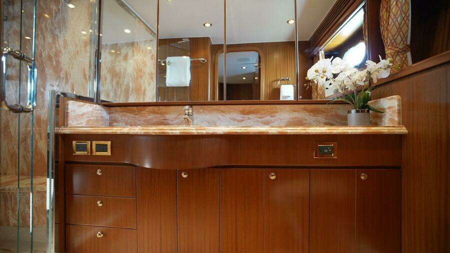 Guest Cabin Ensuite Bathroom