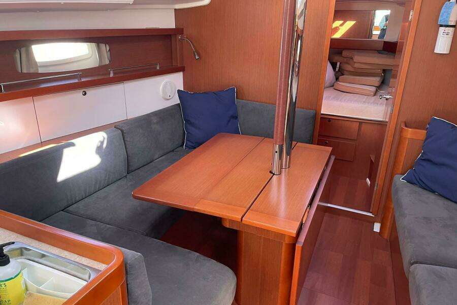 37ft Beneteau Yacht For Sale