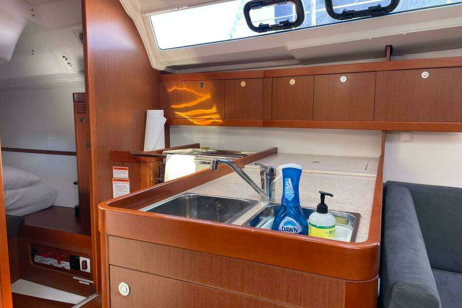 37ft Beneteau Yacht For Sale