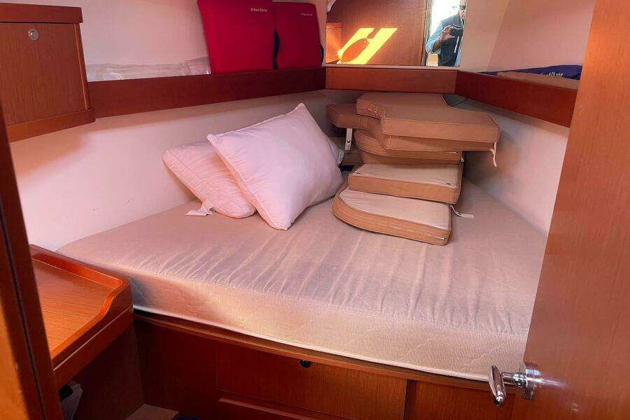 37ft Beneteau Yacht For Sale