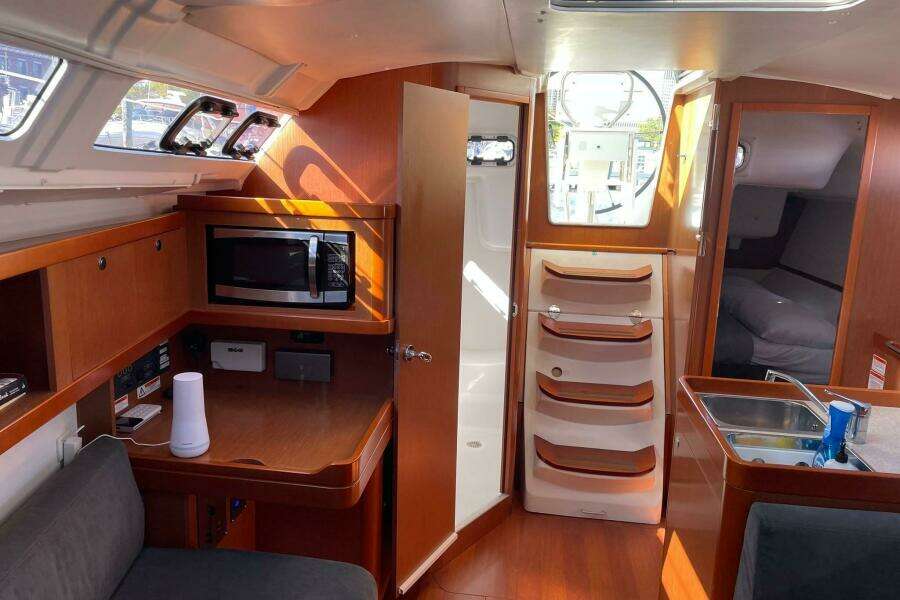 37ft Beneteau Yacht For Sale
