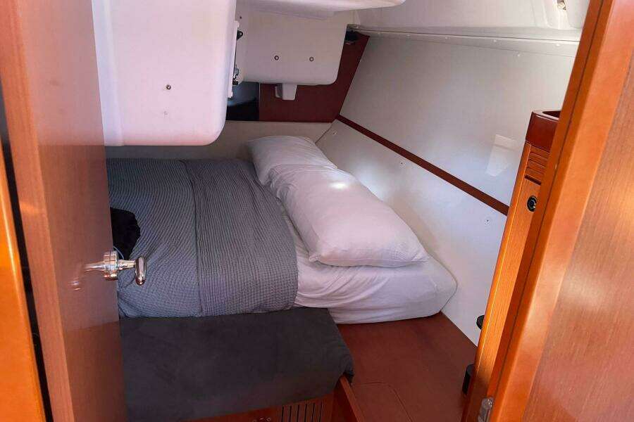 37ft Beneteau Yacht For Sale