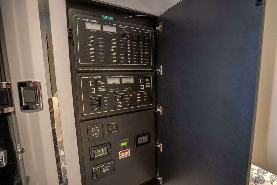 L O U  55ft VanDutch Yacht For Sale