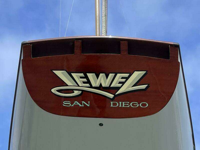 Jewel 32ft Kettenburg Yacht For Sale