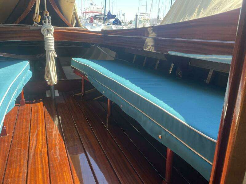 Jewel 32ft Kettenburg Yacht For Sale