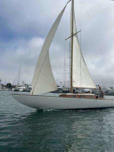 Jewel 32ft Kettenburg Yacht For Sale