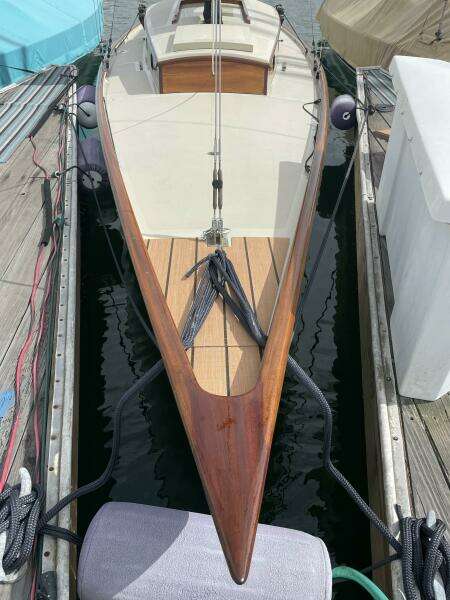 Jewel 32ft Kettenburg Yacht For Sale