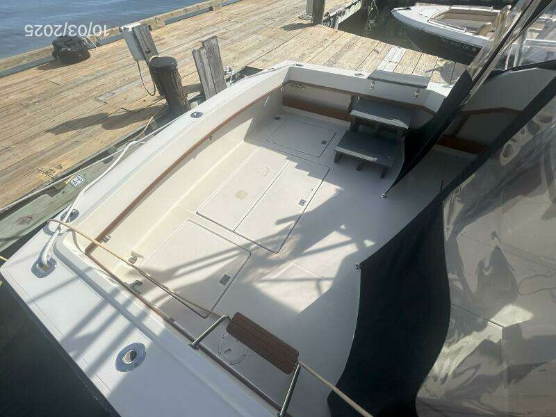 31' Pursuit cockpit1