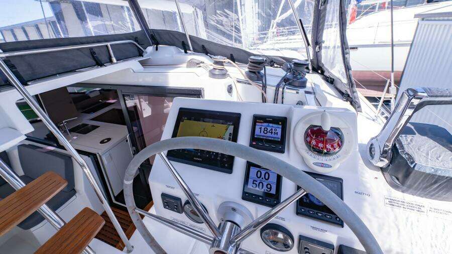 Side Track 41ft Fountaine Pajot Yacht For Sale Side Track 41ft Fountaine Pajot Yacht For Sale