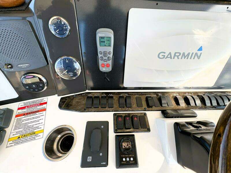 ON TOUR 47ft Sea Ray Yacht For Sale