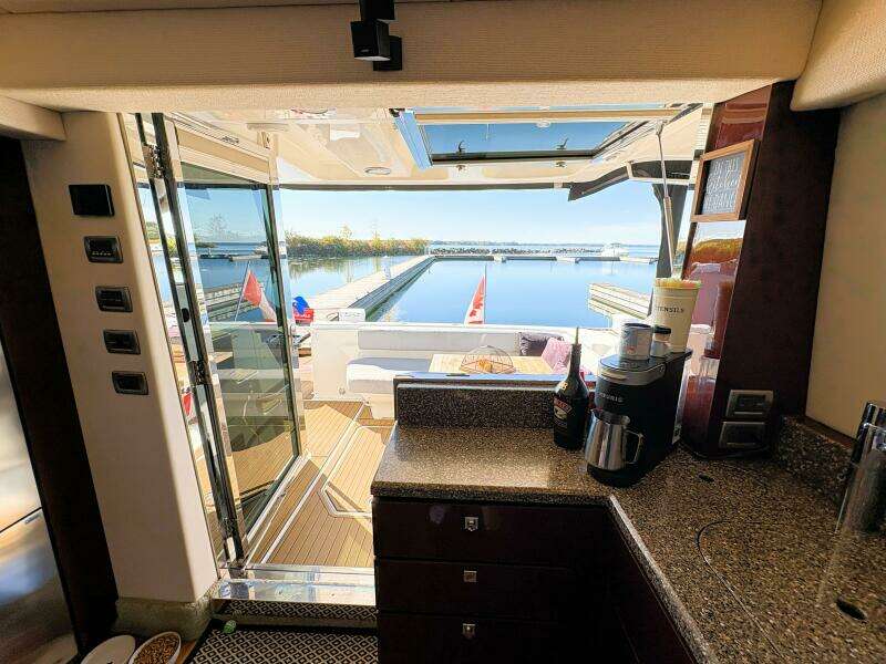 ON TOUR 47ft Sea Ray Yacht For Sale