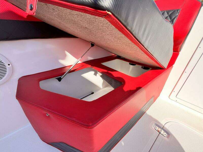 CAT 5 36ft Avanti Yacht For Sale