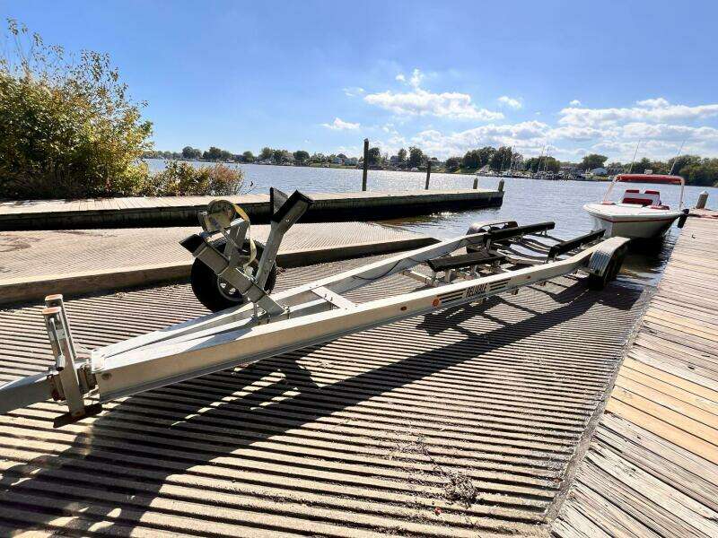 CAT 5 36ft Avanti Yacht For Sale