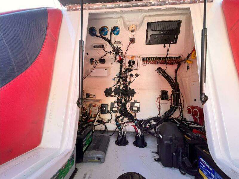 CAT 5 36ft Avanti Yacht For Sale