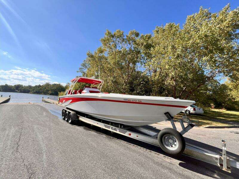 CAT 5 36ft Avanti Yacht For Sale
