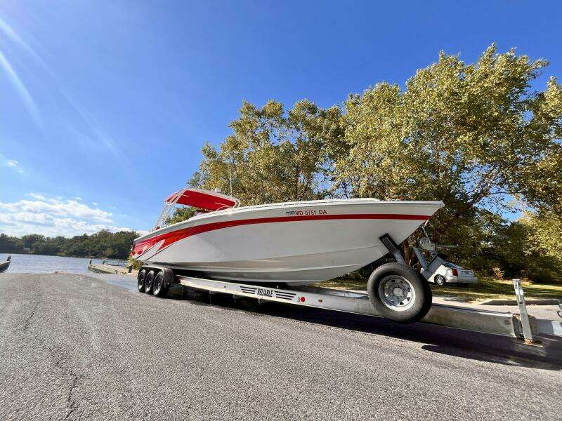 CAT 5 36ft Avanti Yacht For Sale