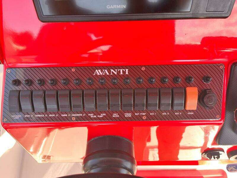 CAT 5 36ft Avanti Yacht For Sale