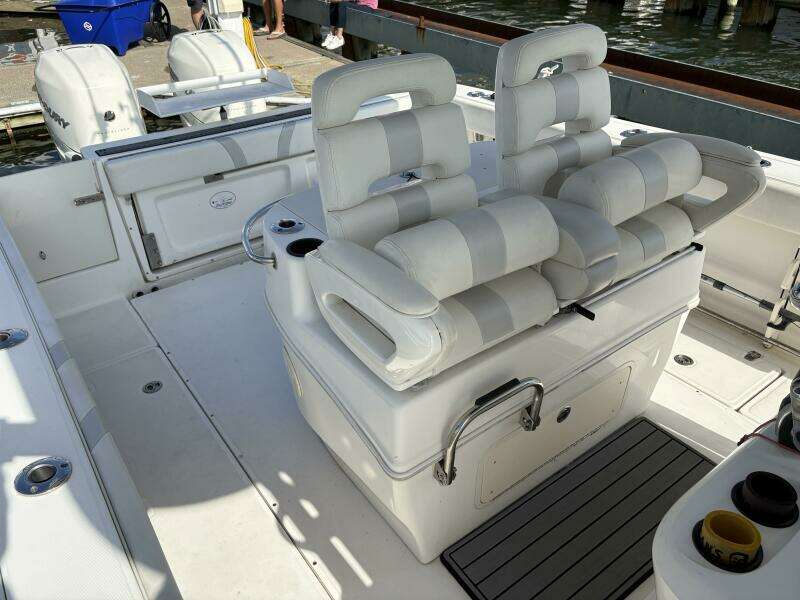 32ft Boston Whaler Yacht For Sale