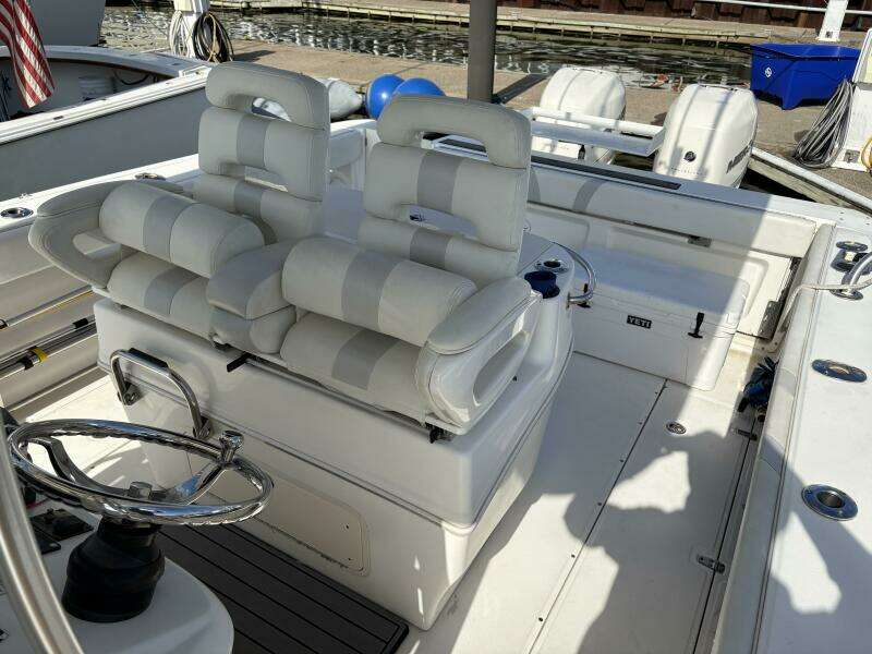 32ft Boston Whaler Yacht For Sale