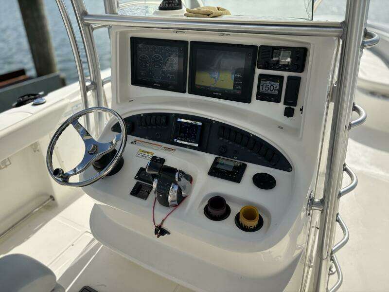 32ft Boston Whaler Yacht For Sale