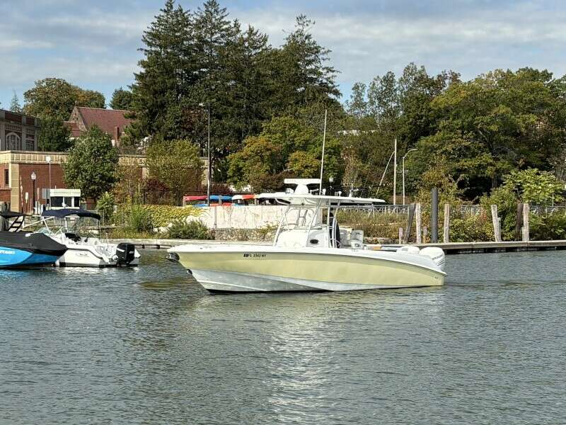 32ft Boston Whaler Yacht For Sale