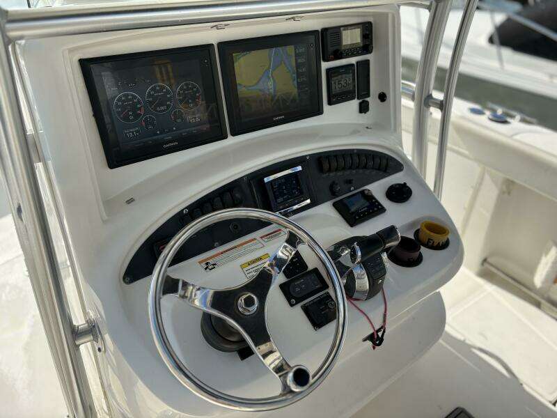 32ft Boston Whaler Yacht For Sale