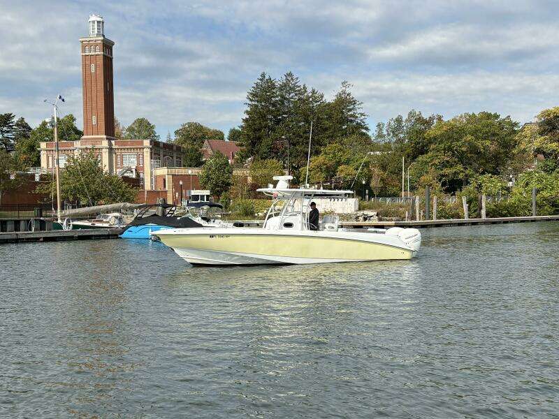 32ft Boston Whaler Yacht For Sale