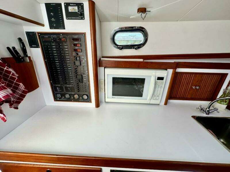 MAESTRO 38ft Lyman Morse Yacht For Sale