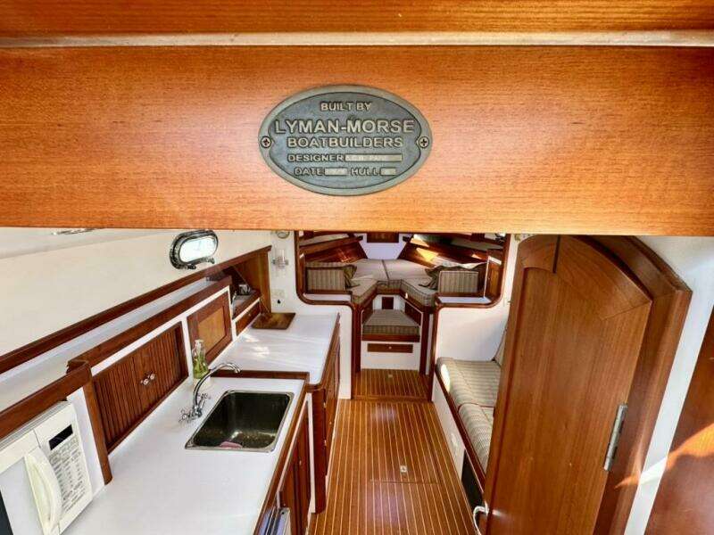 MAESTRO 38ft Lyman Morse Yacht For Sale