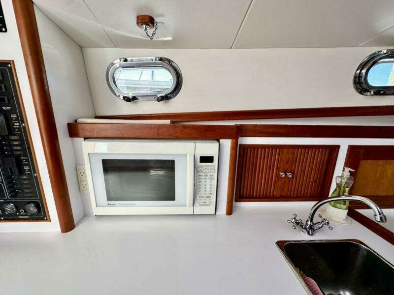 MAESTRO 38ft Lyman Morse Yacht For Sale