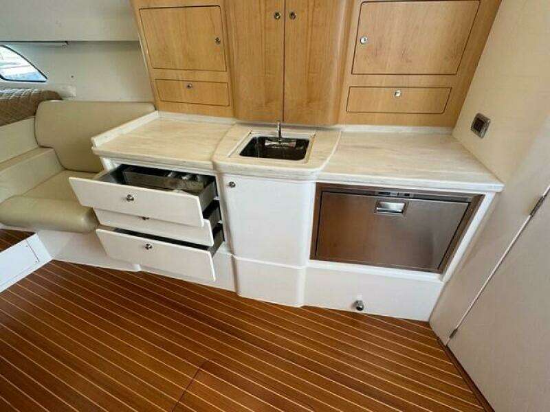 2019 Intrepid 430 Sport Yacht SAGA 2019 Intrepid 430 Sport Yacht SAGA