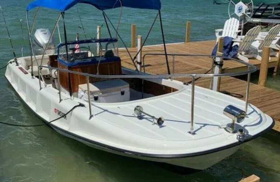 21ft Boston Whaler Yacht For Sale