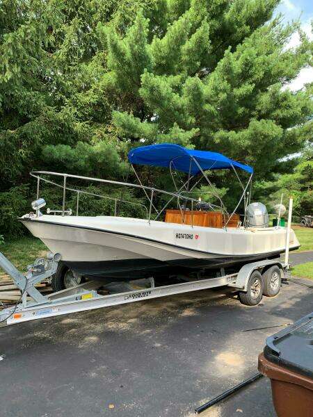 21ft Boston Whaler Yacht For Sale
