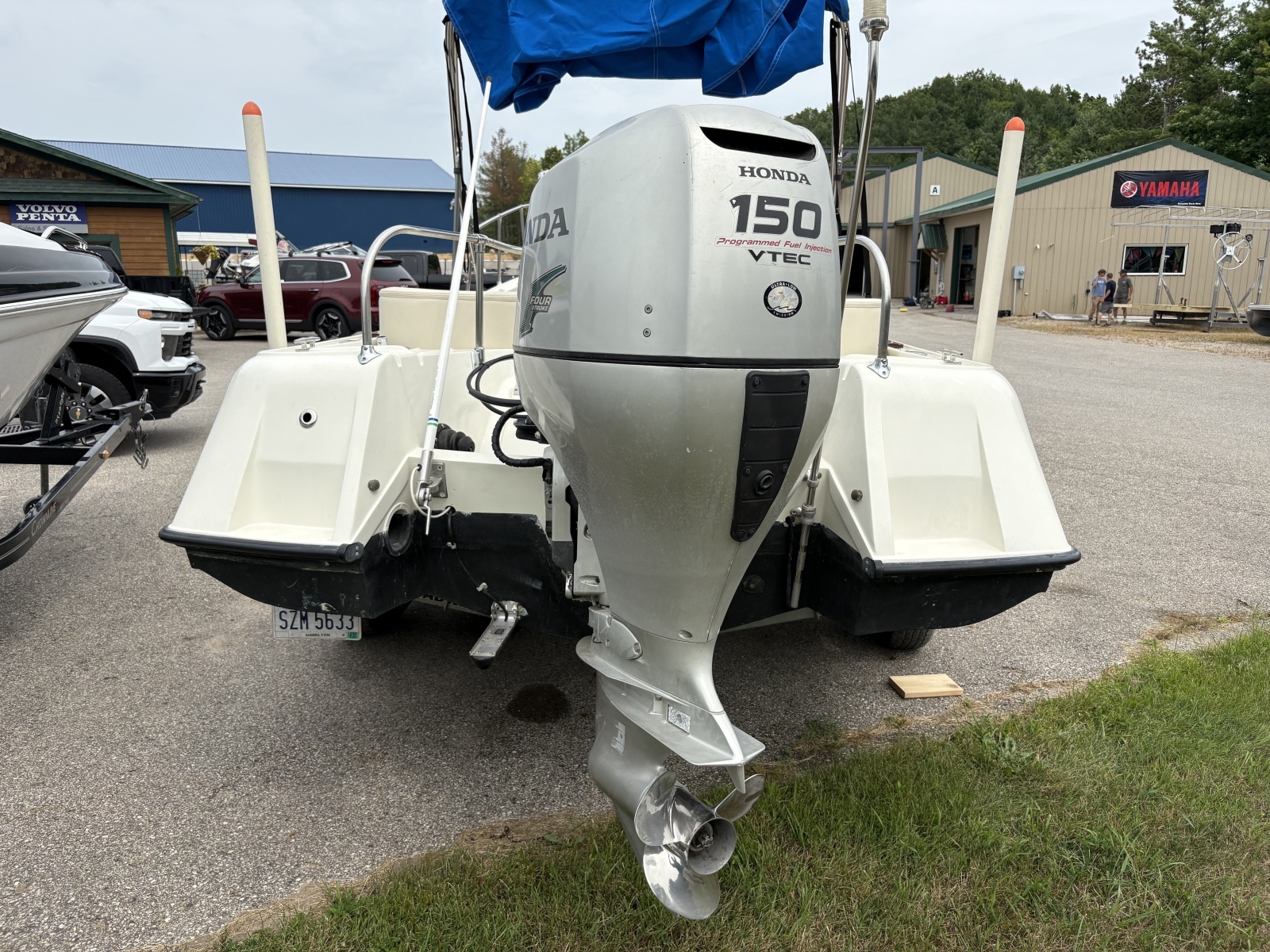 1972 Boston Whaler 21 Outrage Rib Side