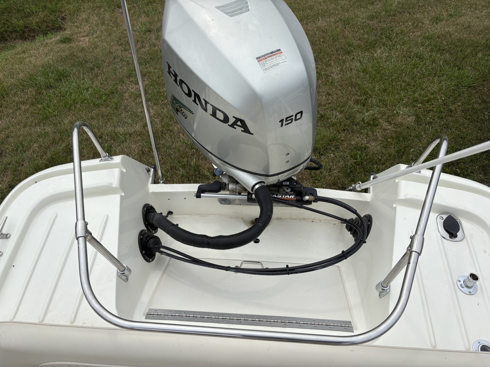 1972 Boston Whaler 21 Outrage Rib Side