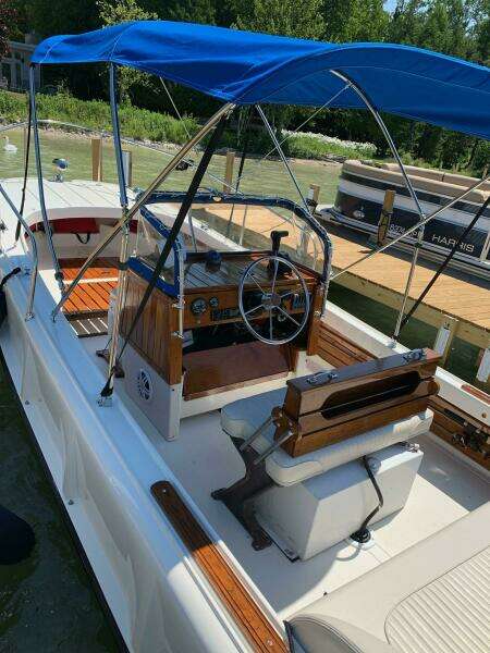 21ft Boston Whaler Yacht For Sale