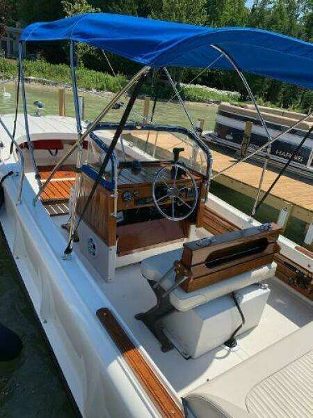 21ft Boston Whaler Yacht For Sale