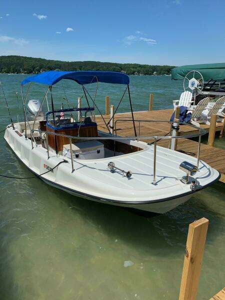 21ft Boston Whaler Yacht For Sale