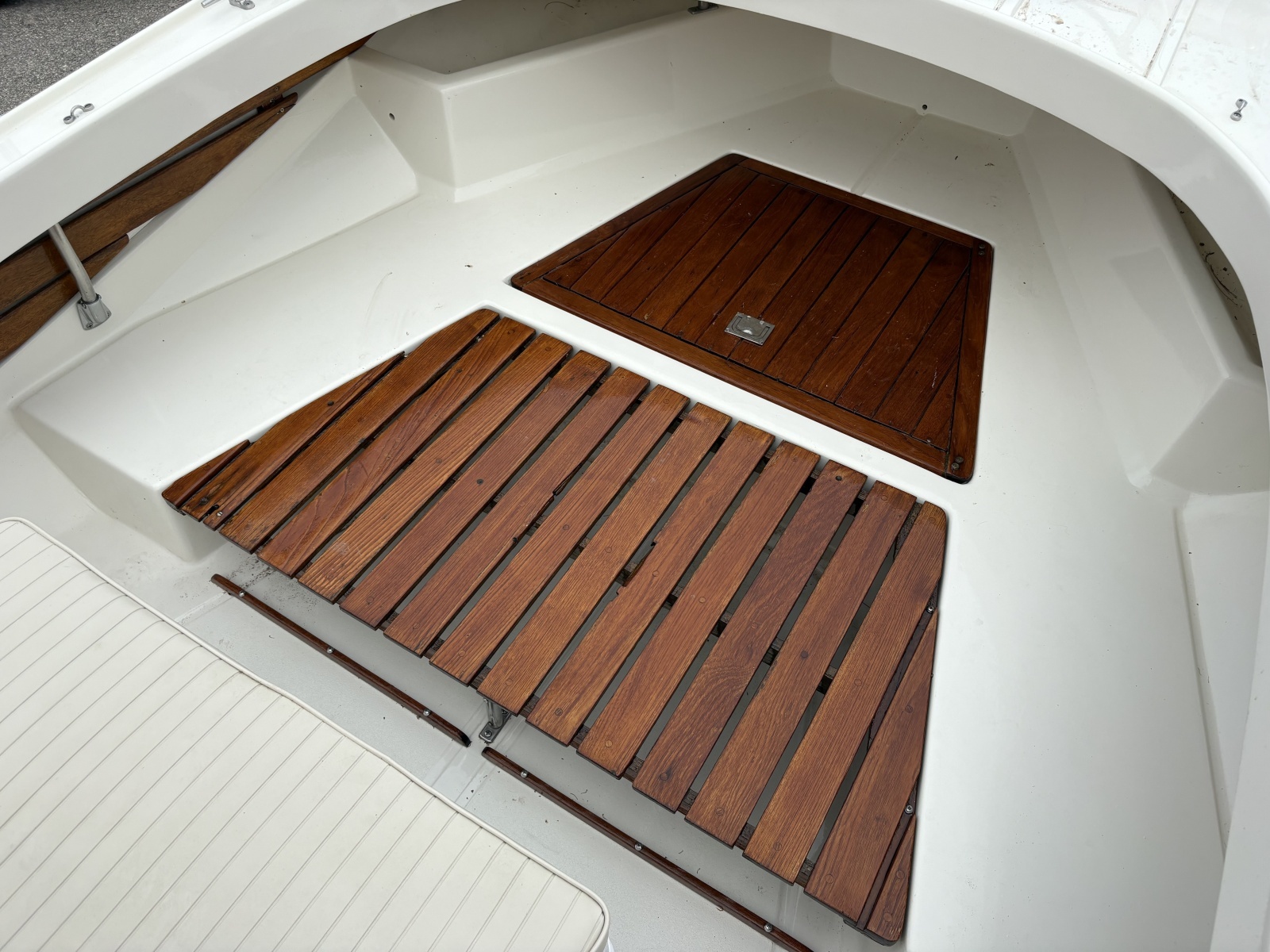 1972 Boston Whaler 21 Outrage Rib Side