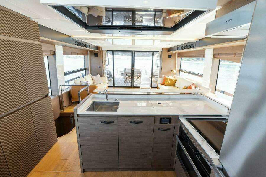 2021 X70 Prestige - Infinity - Galley