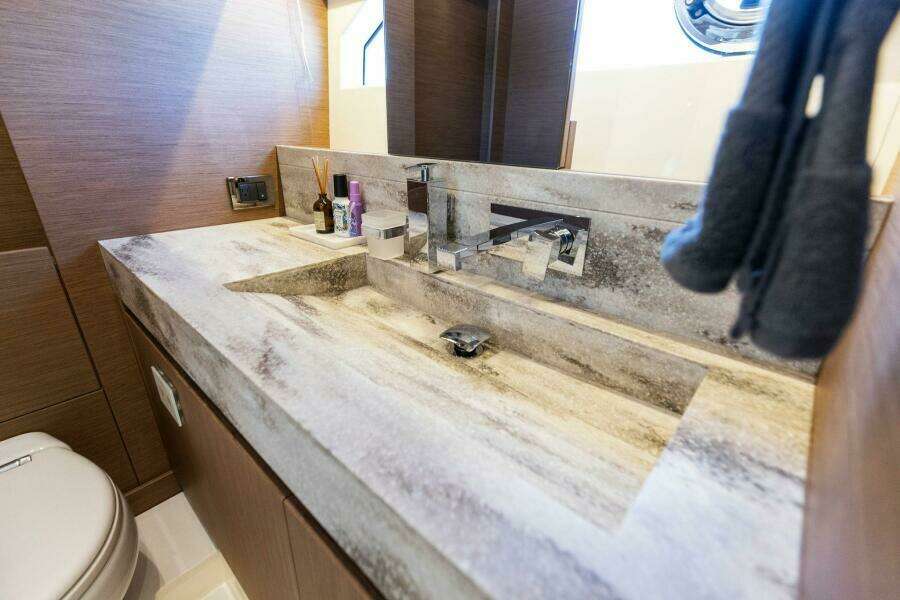 2021 X70 Prestige - Infinity - VIP Head