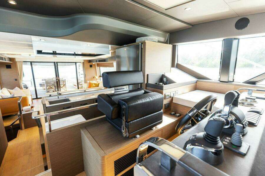 2021 X70 Prestige - Infinity - Helm