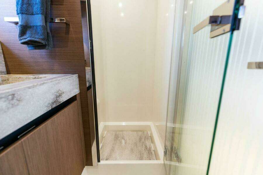 2021 X70 Prestige - Infinity - VIP Head