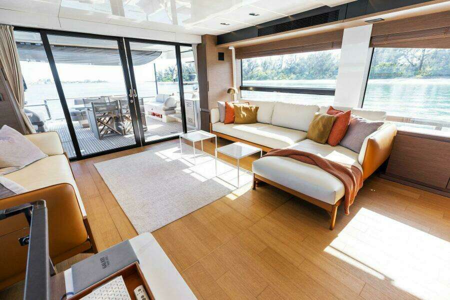 2021 X70 Prestige - Infinity - Salon