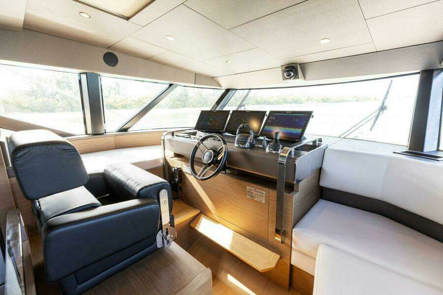 2021 X70 Prestige - Infinity - Helm