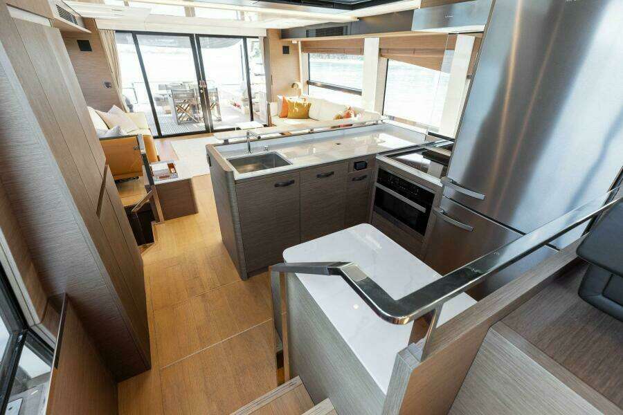 2021 X70 Prestige - Infinity - Galley